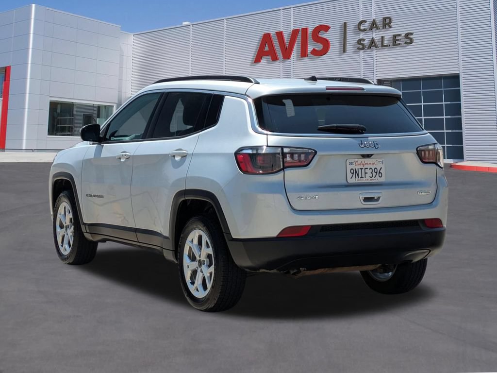 Used 2025 Jeep Compass Latitude w/ Sun & Sound Group AWD/4WD image 9