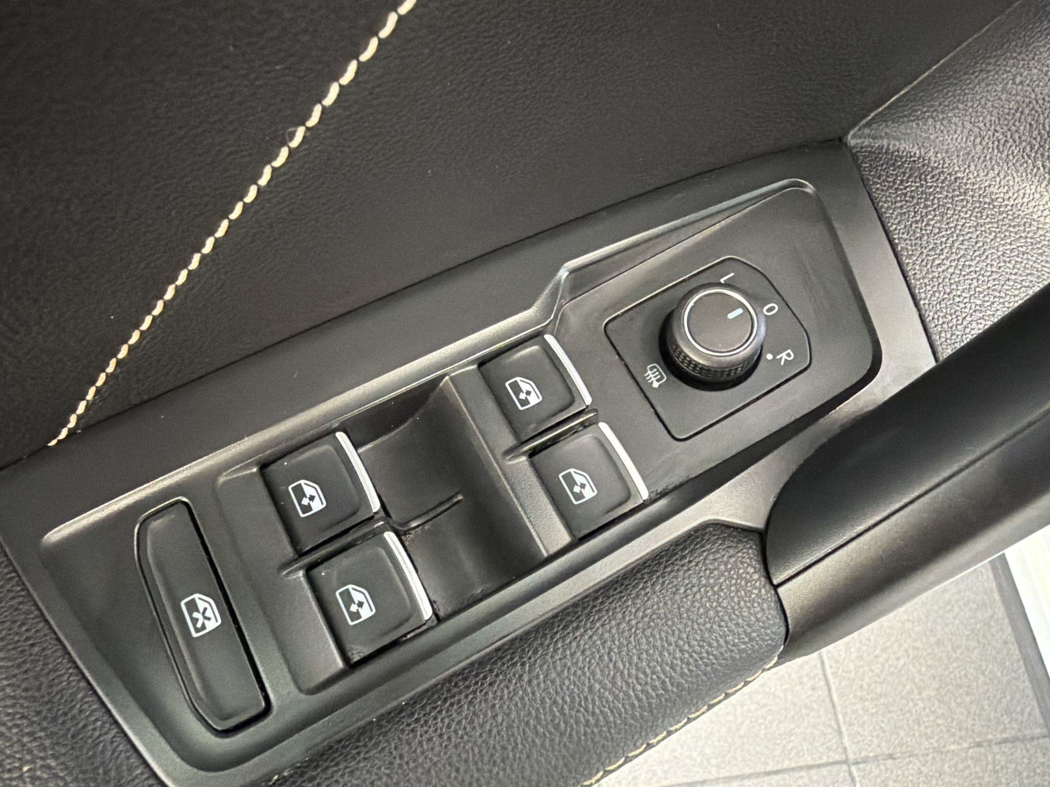 Certified 2023 Volkswagen Tiguan SE w/ Panoramic Sunroof Package FWD image 13