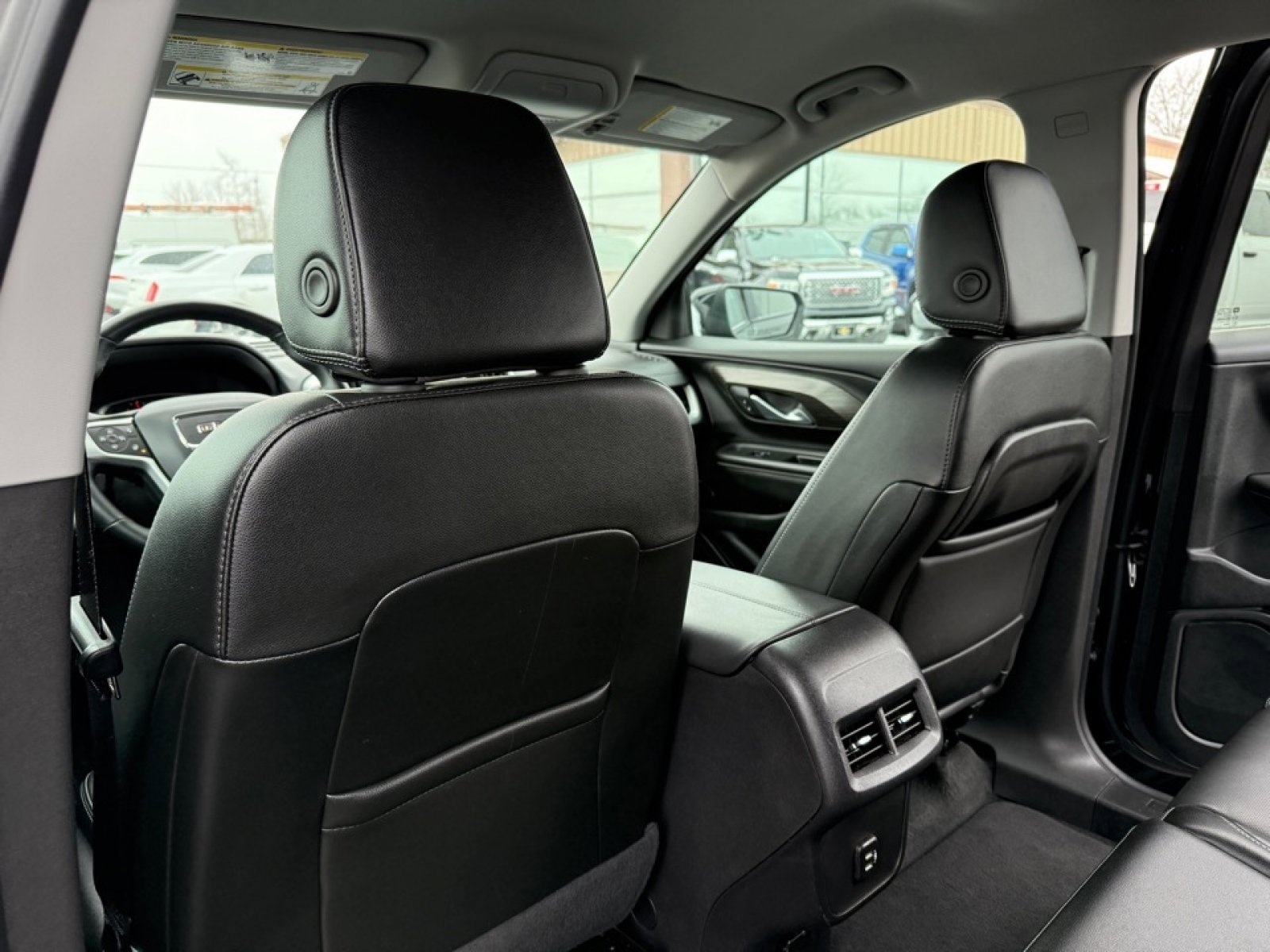 Used 2024 GMC Terrain SLT image 18