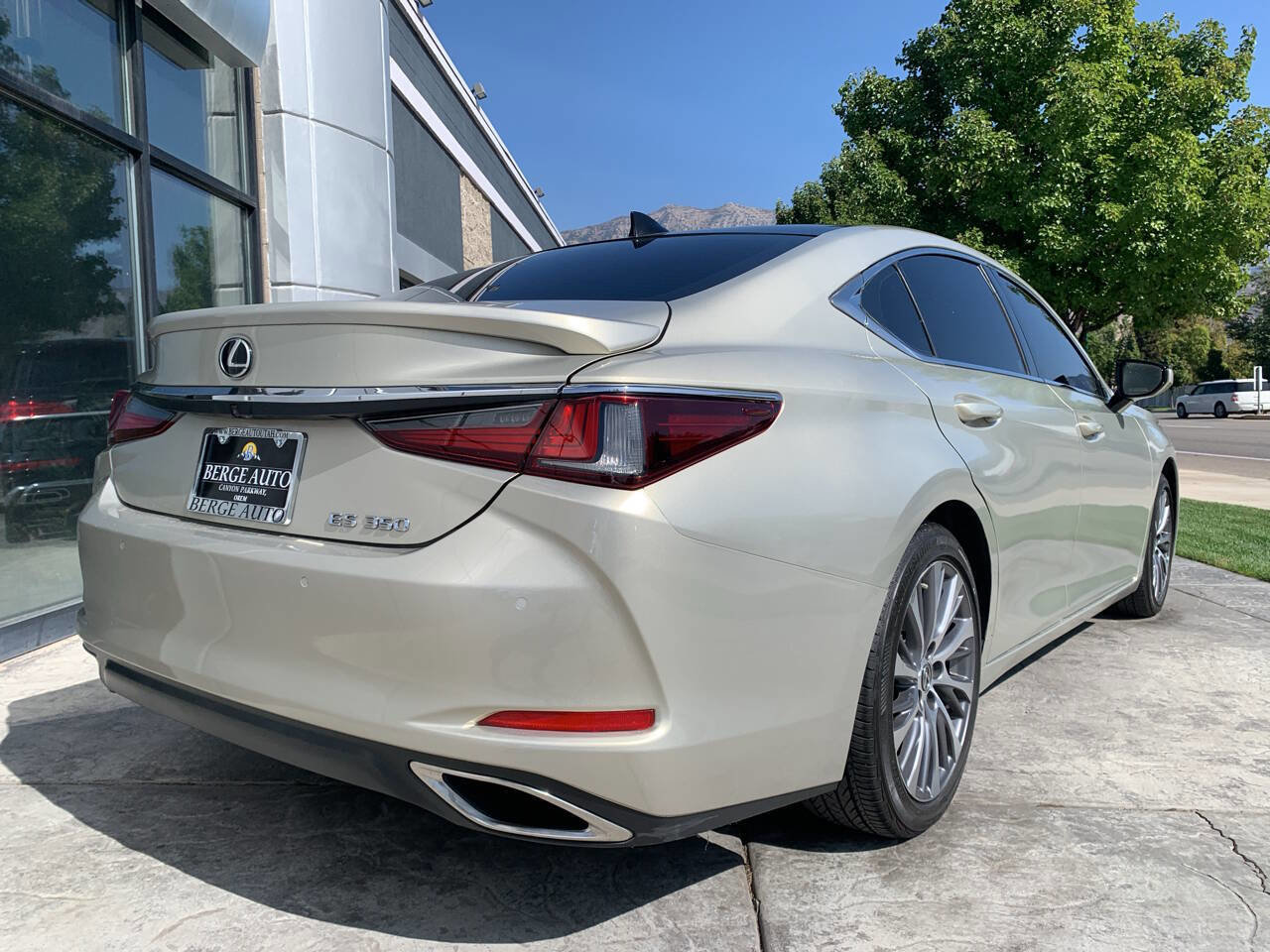 Used 2021 Lexus ES 350 w/ Premium Package image 5