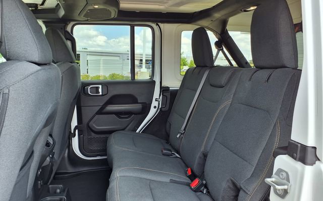 Used 2025 Jeep Wrangler Unlimited Sahara AWD/4WD image 18