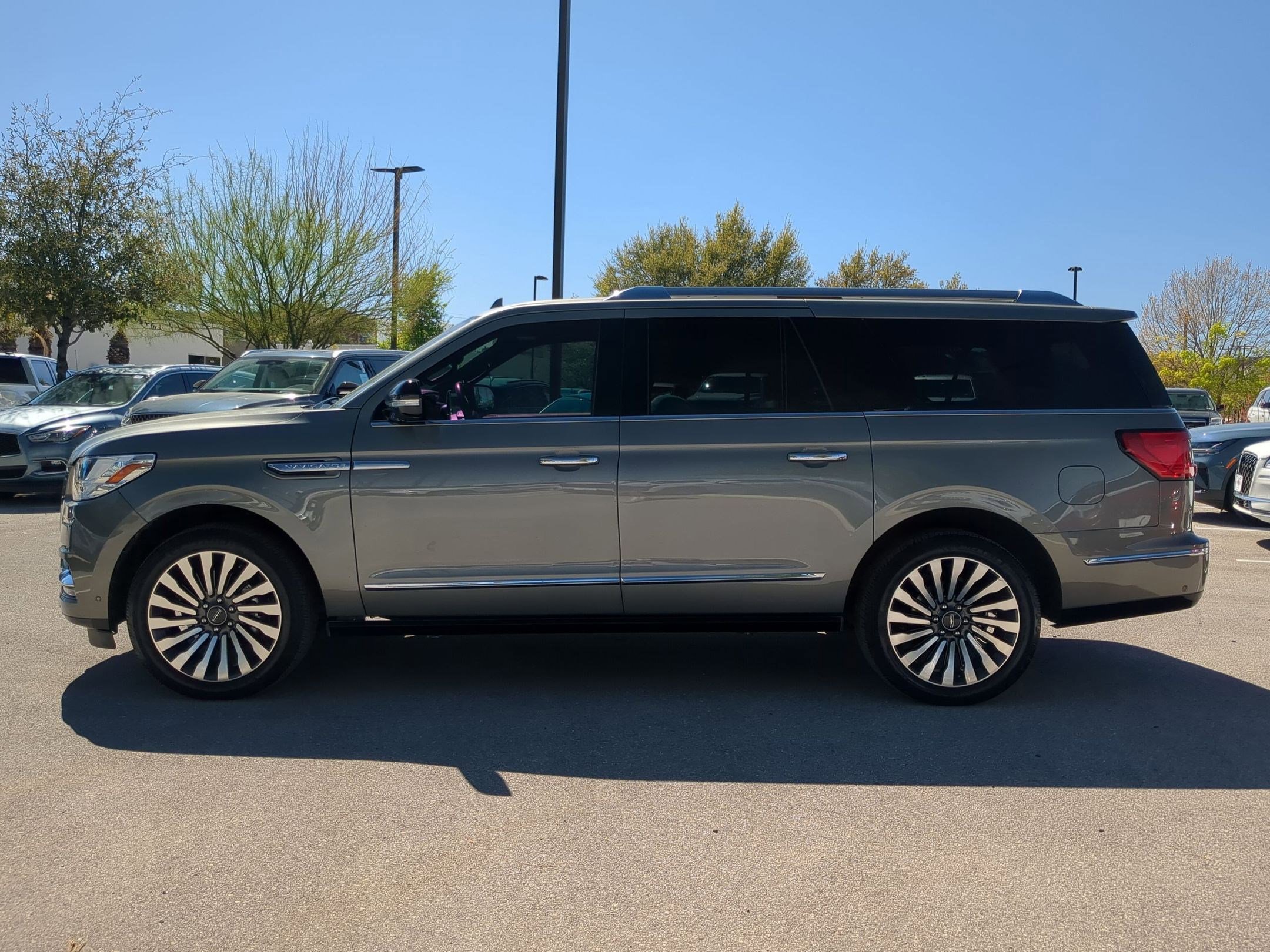 Used 2019 Lincoln Navigator L Reserve image 6