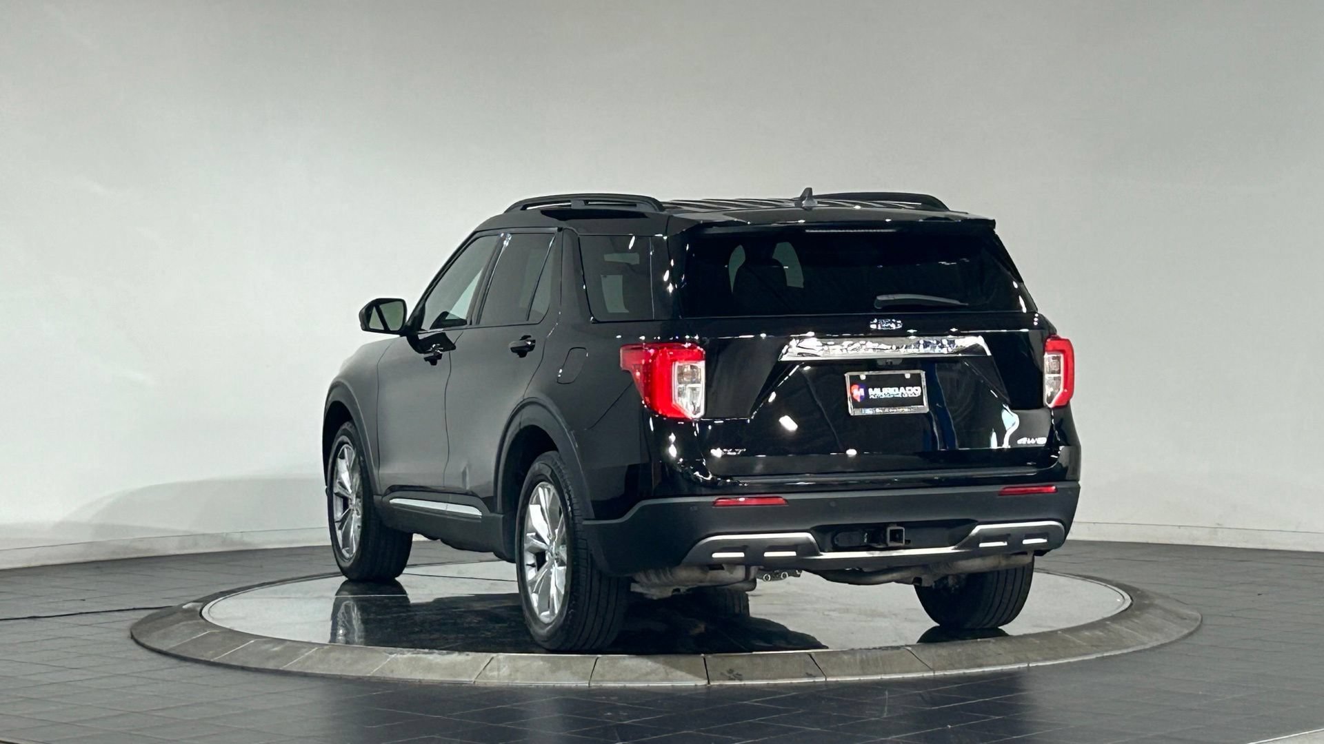 Used 2023 Ford Explorer XLT w/ Equipment Group 202A AWD/4WD image 7