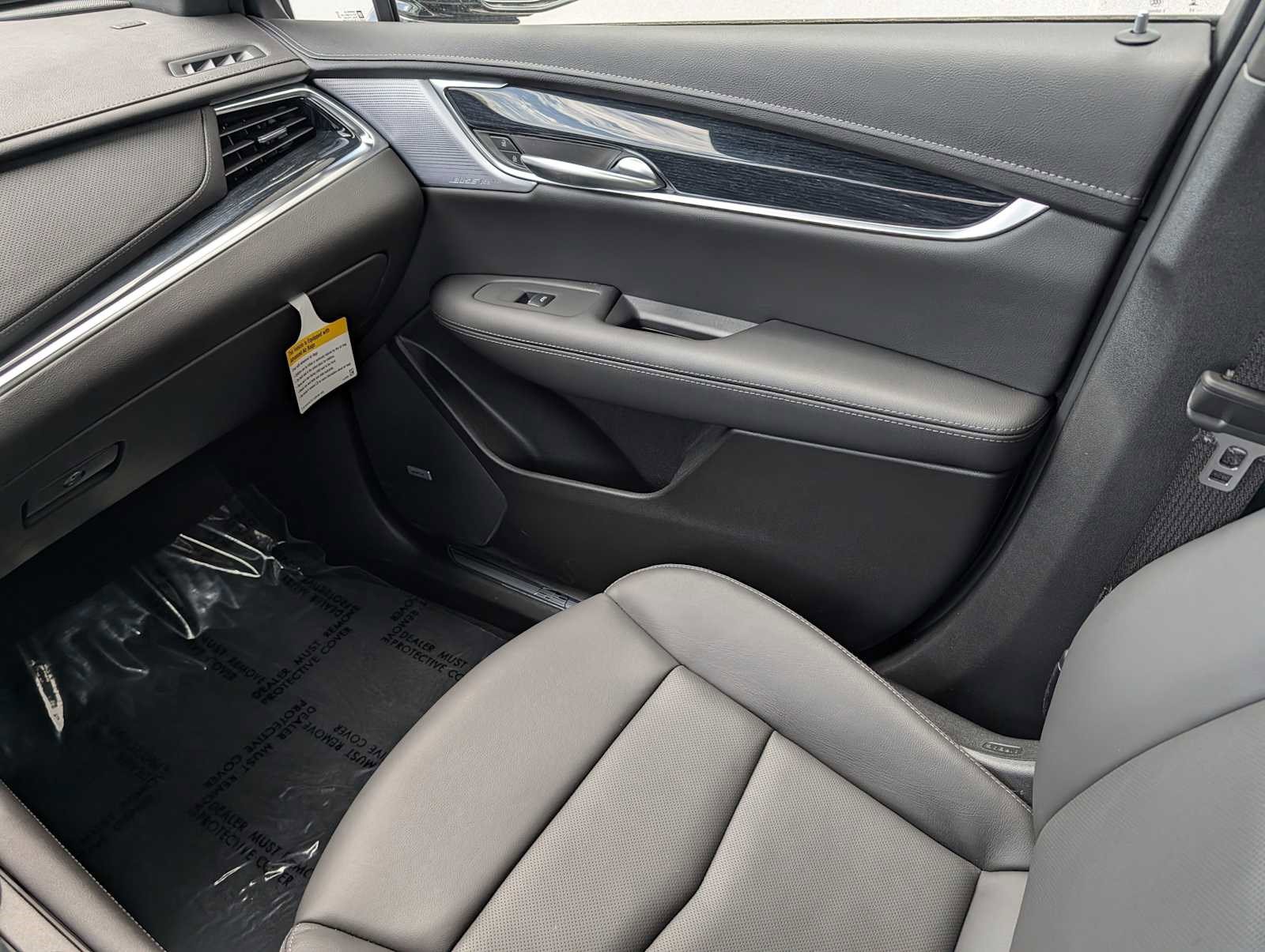 Used 2025 Cadillac XT5 Premium Luxury w/ LPO, Floor Liner Package AWD/4WD image 13
