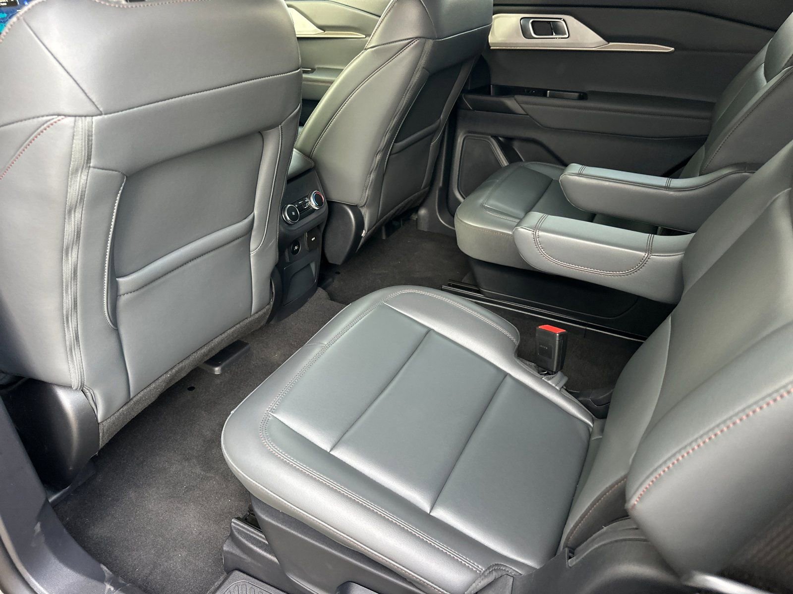 New 2025 Ford Explorer Active w/ Active Comfort Package image 13