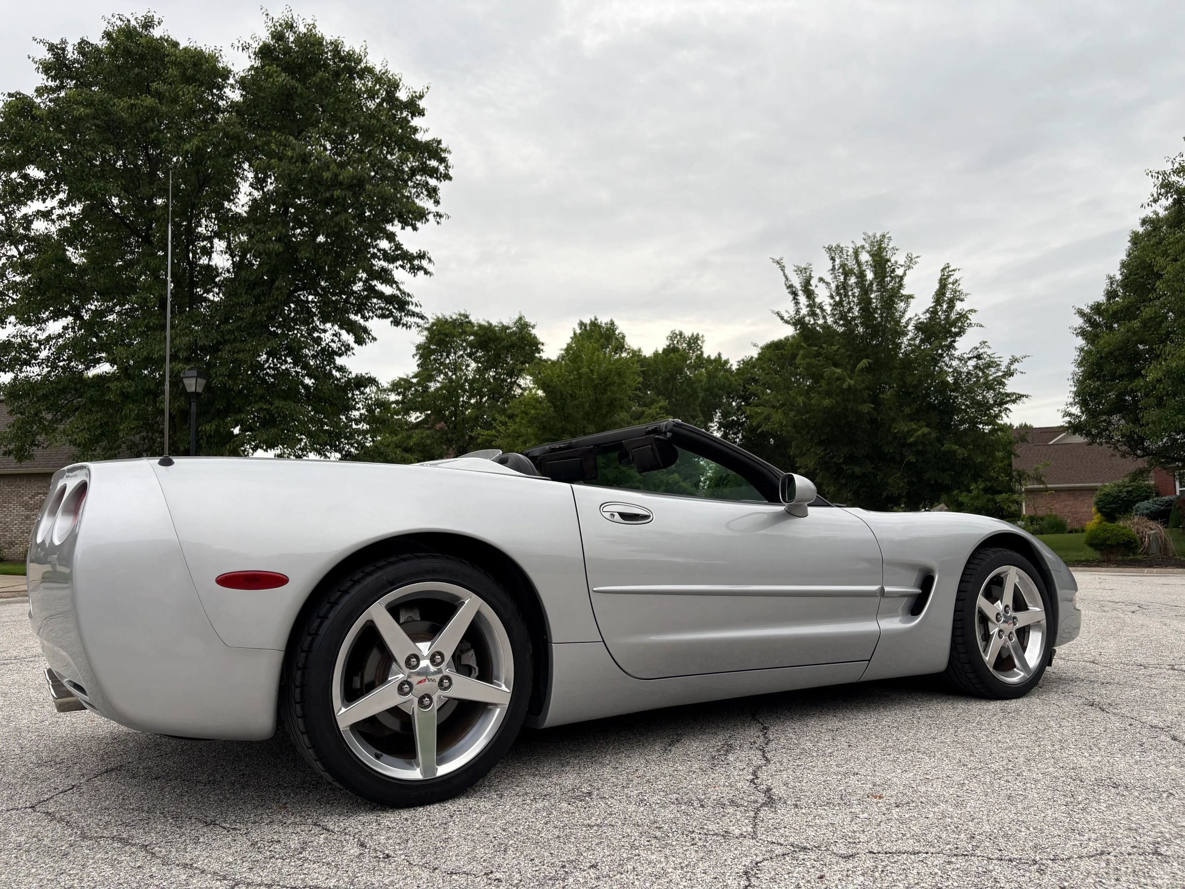 Used 1999 Chevrolet Corvette Convertible w/ Performance Handling Pkg RWD image 3