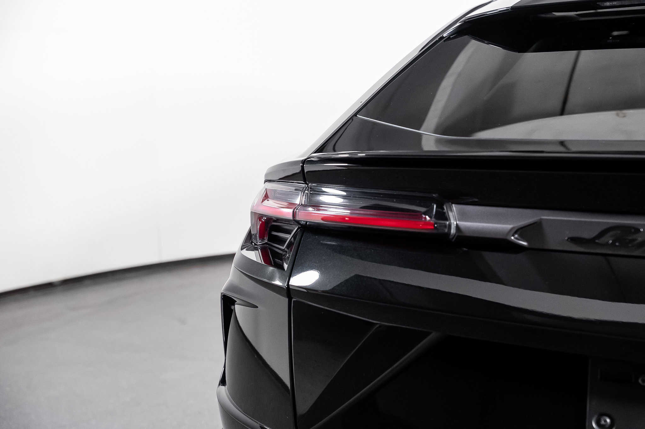 Used 2019 Lamborghini Urus AWD/4WD image 24