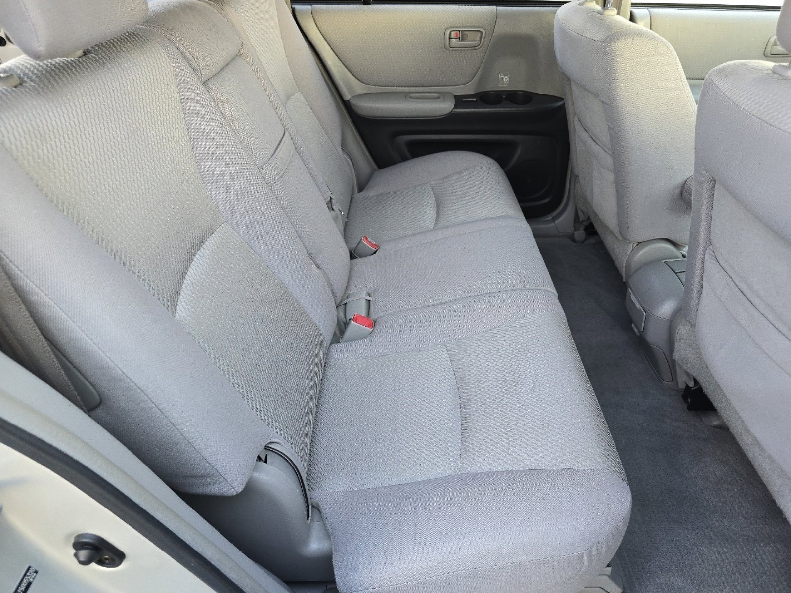 Used 2005 Toyota Highlander 2WD V6 w/ 3rd Row image 17