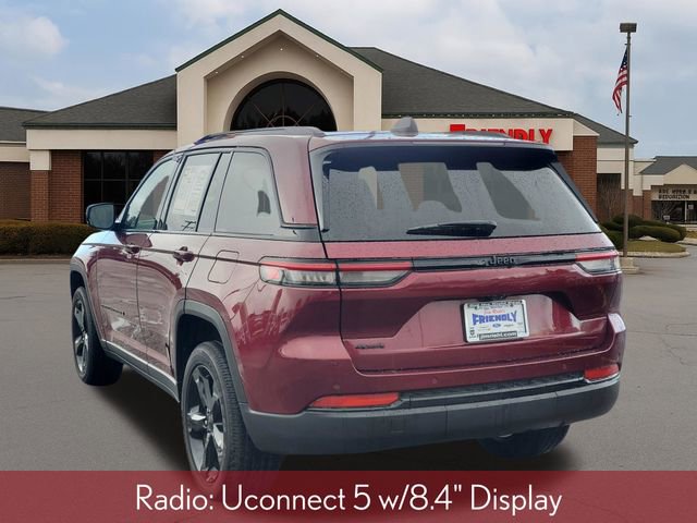 Used 2024 Jeep Grand Cherokee Altitude image 3