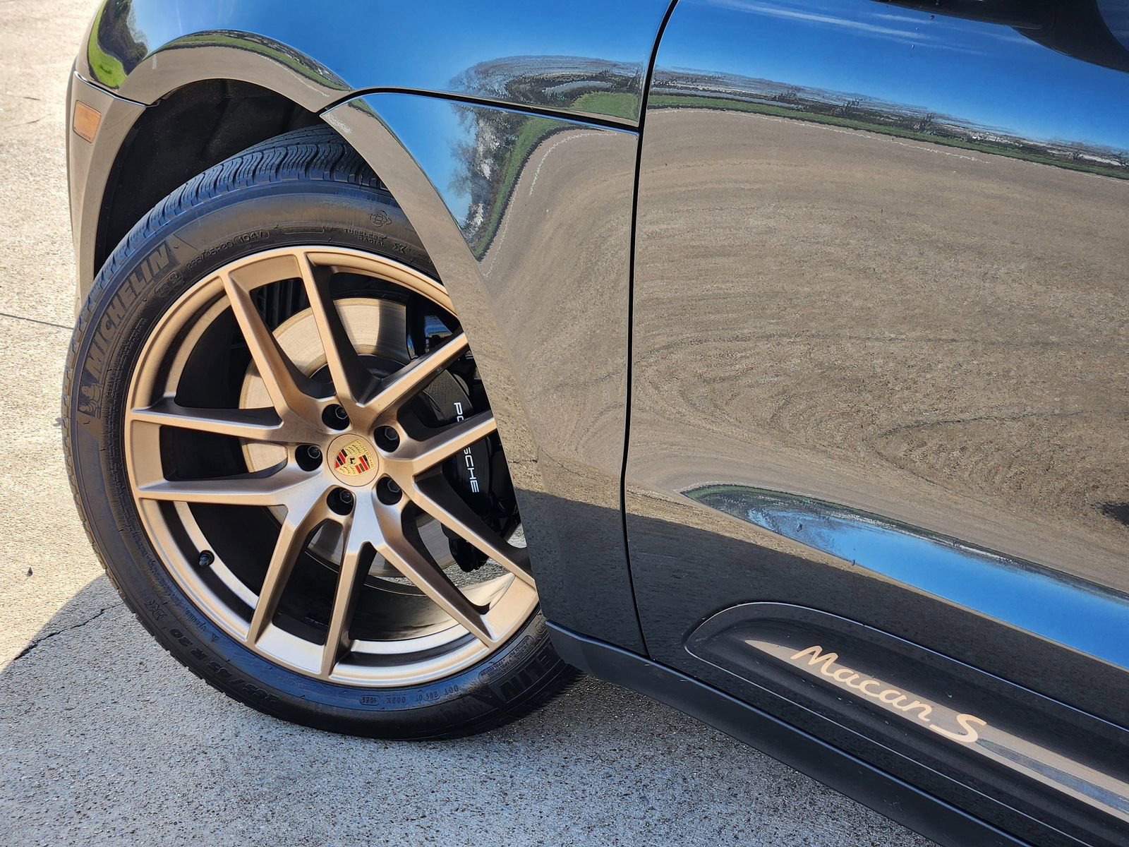 Used 2023 Porsche Macan S w/ Sport Chrono Package image 17