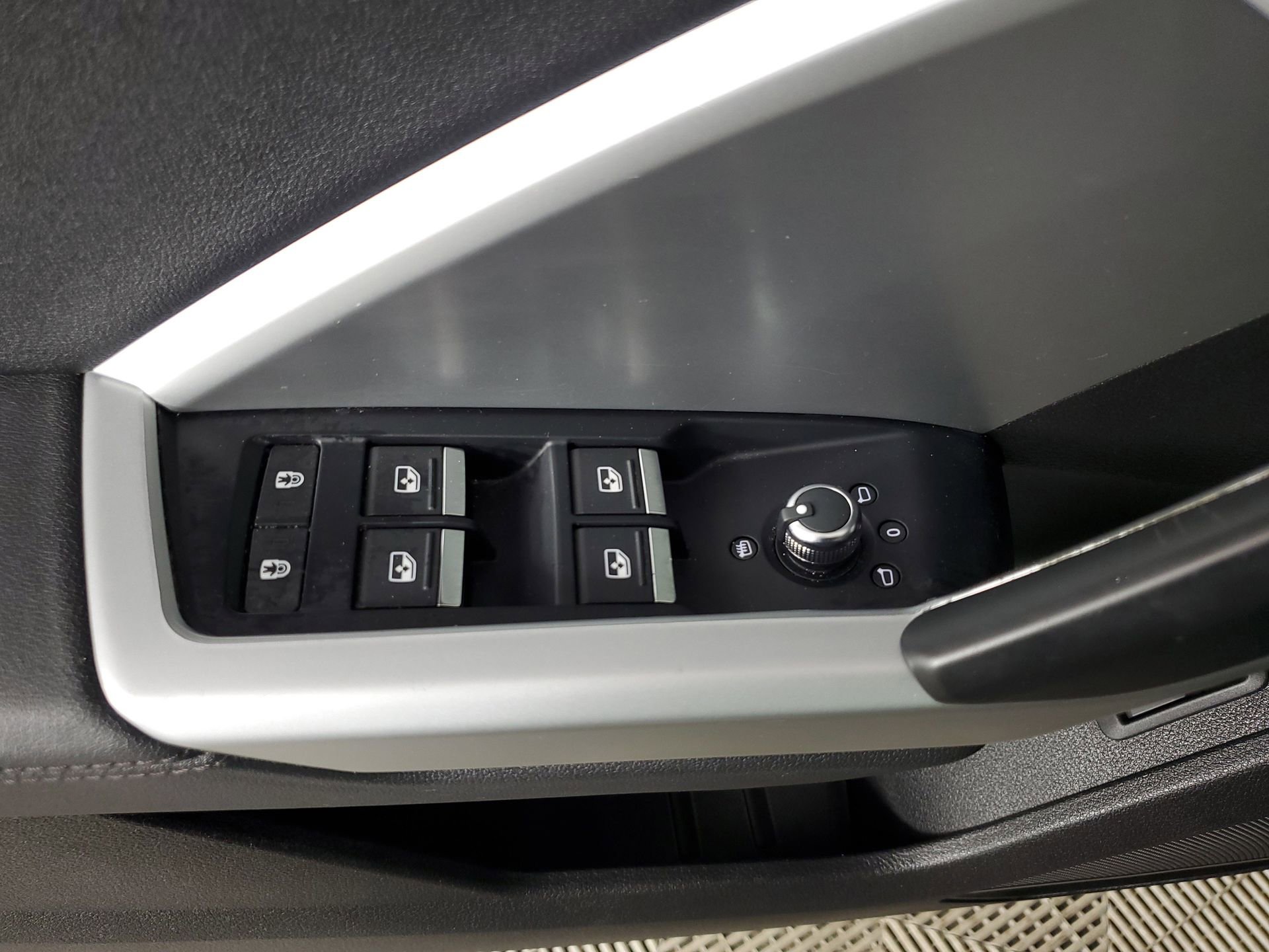 Used 2020 Audi Q3 2.0T Premium w/ Convenience Package image 31