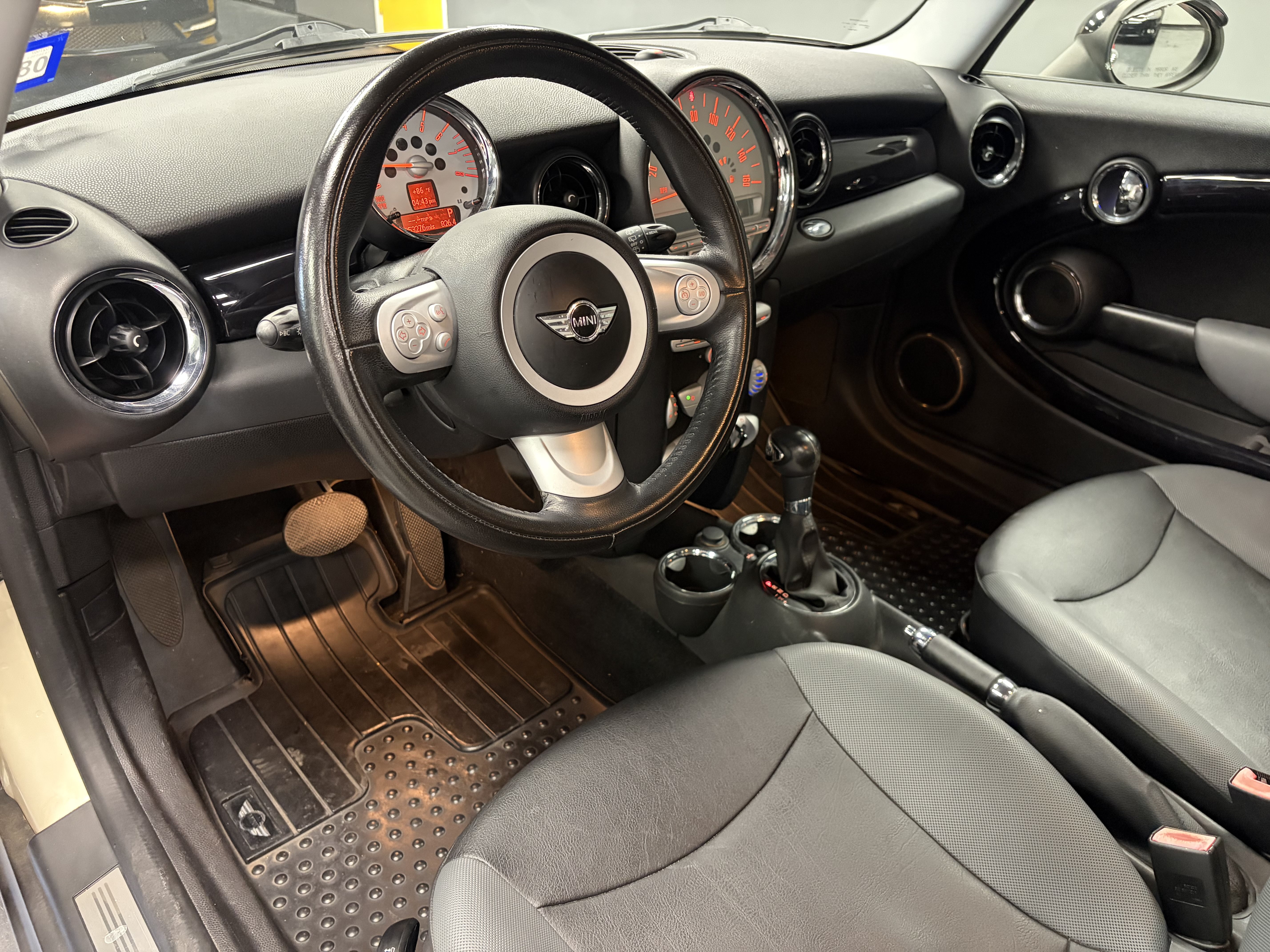 Used 2010 MINI Cooper Hardtop FWD image 8
