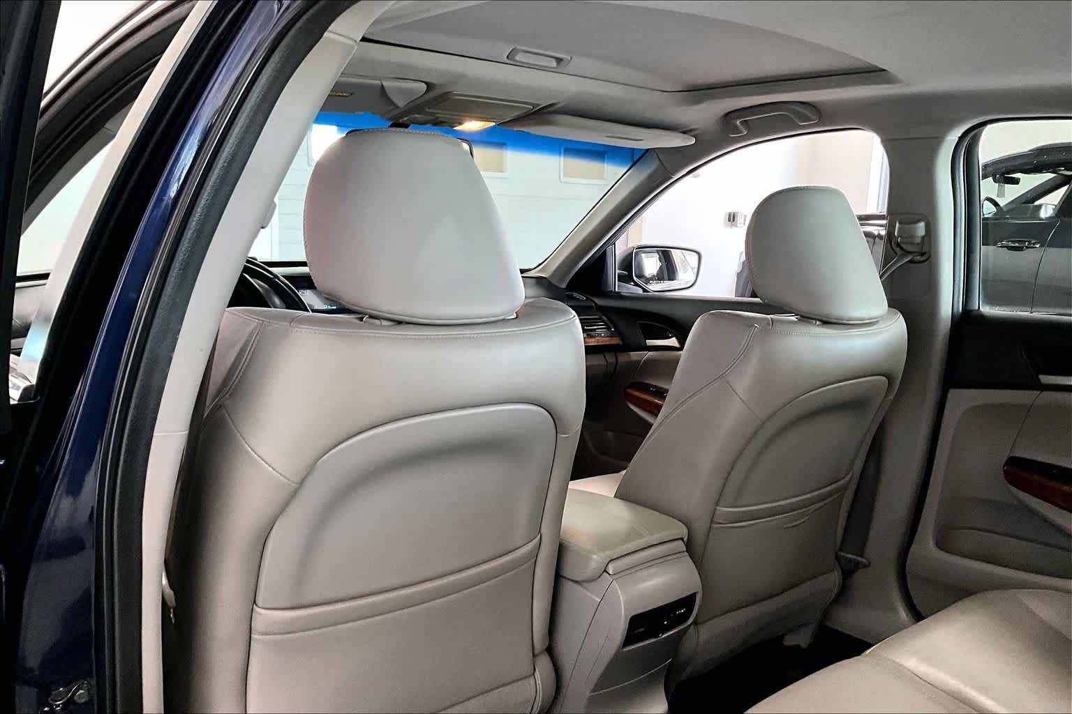 Used 2011 Honda Accord EX-L image 10