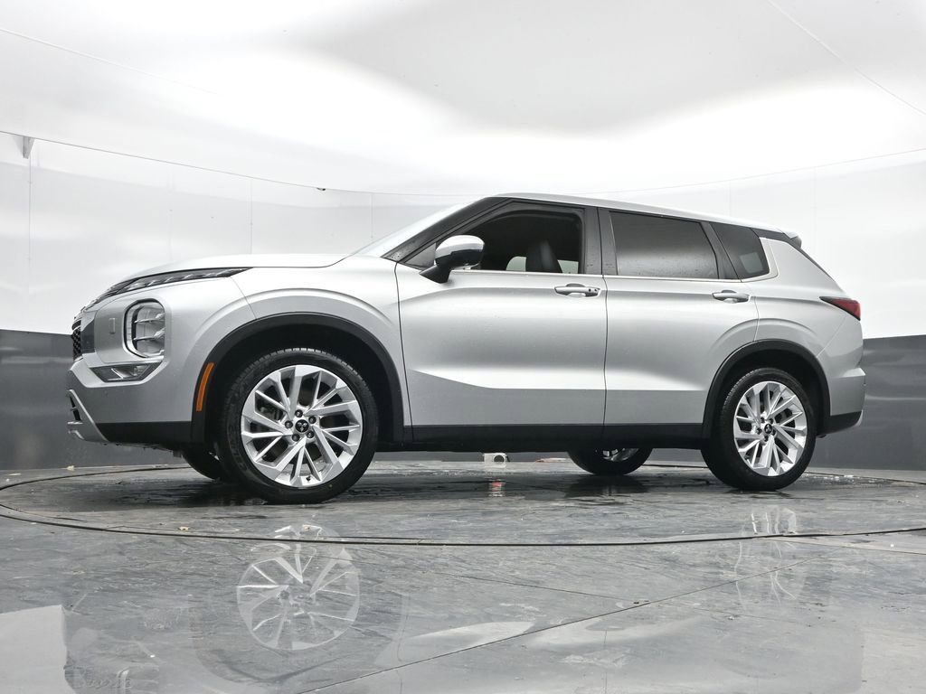 Used 2024 Mitsubishi Outlander SE image 50