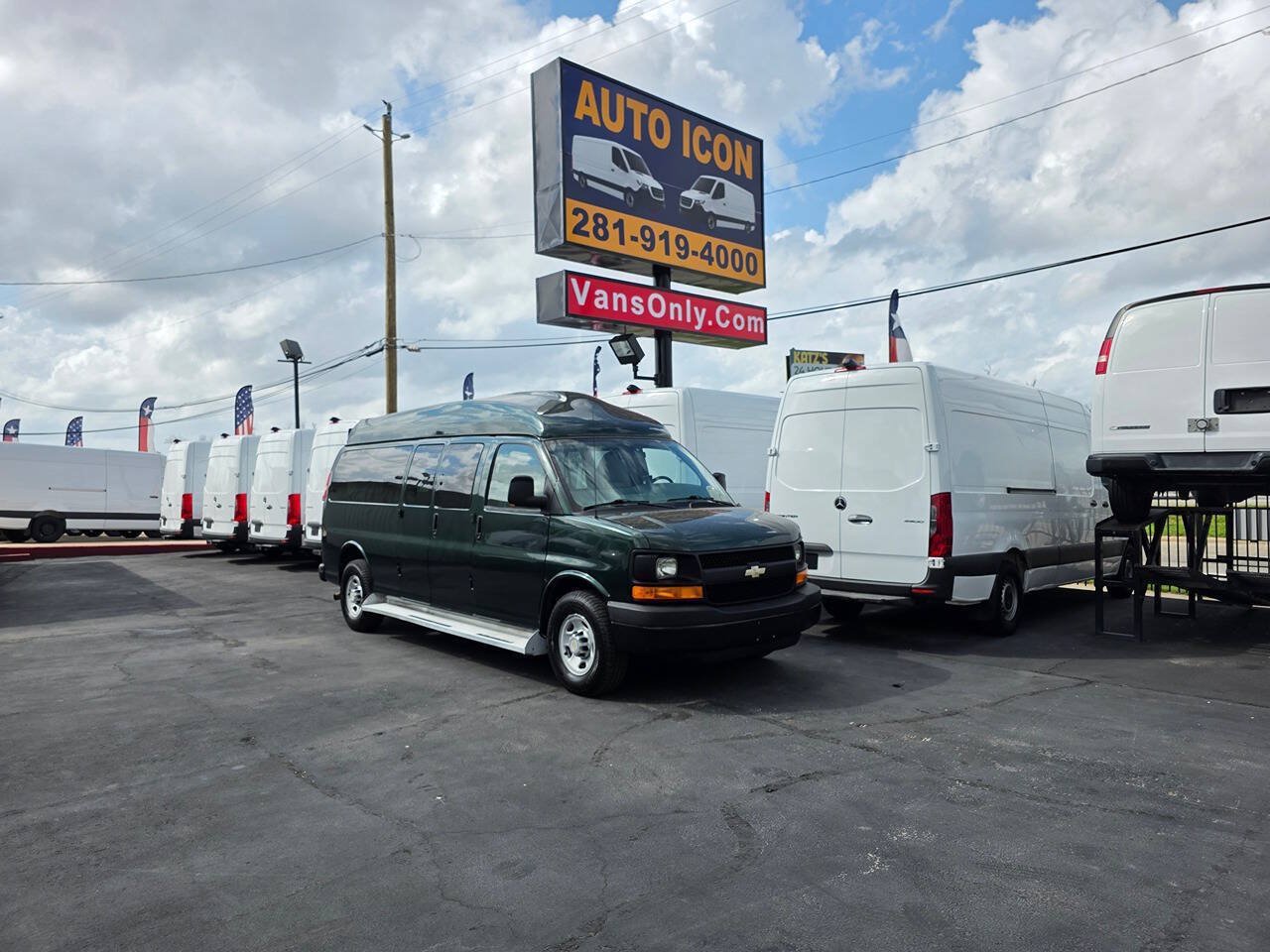 Used 2011 Chevrolet Express 3500 LS RWD image 2