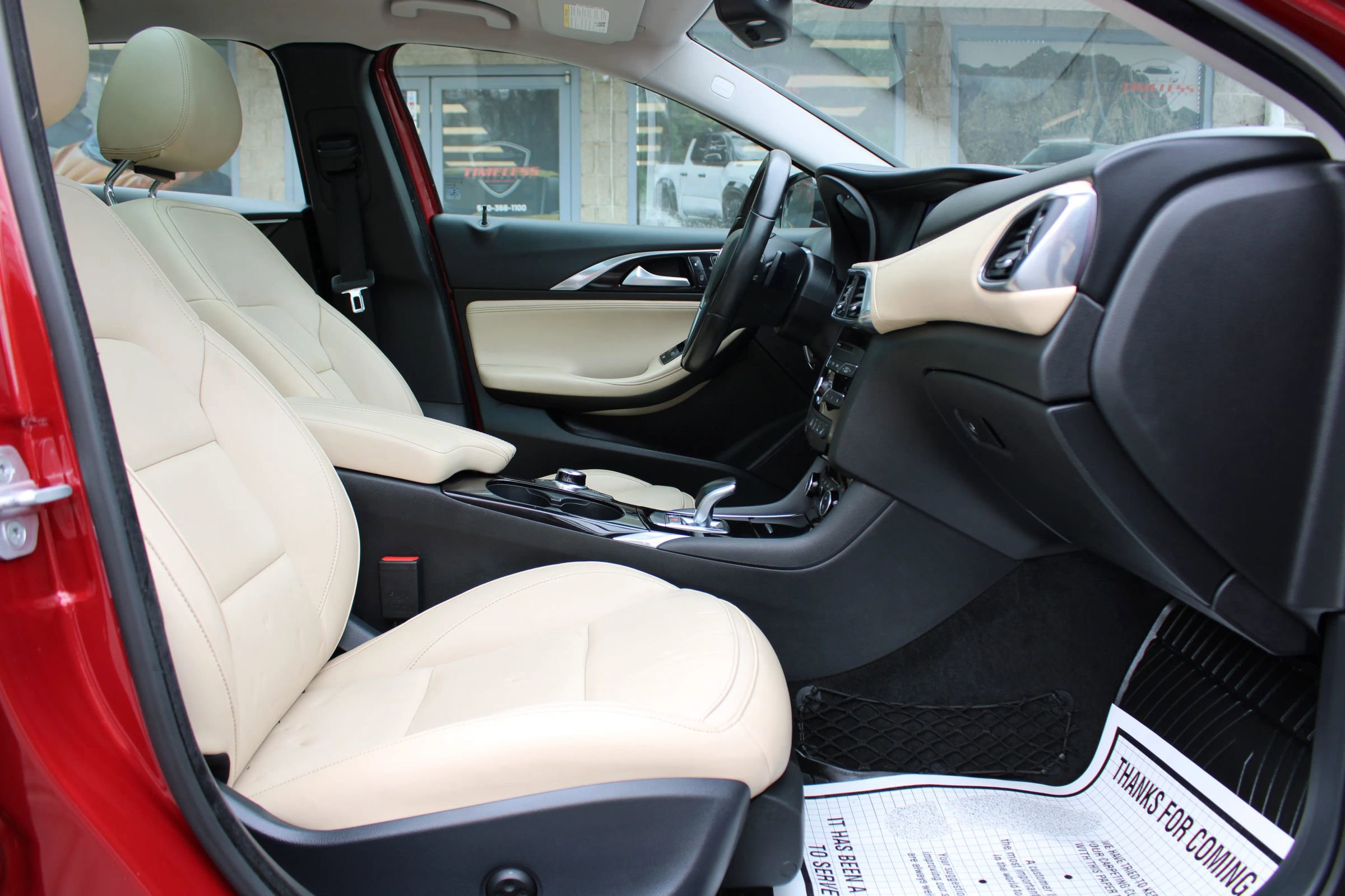 Used 2017 INFINITI QX30 Premium w/ Navigation Package image 7