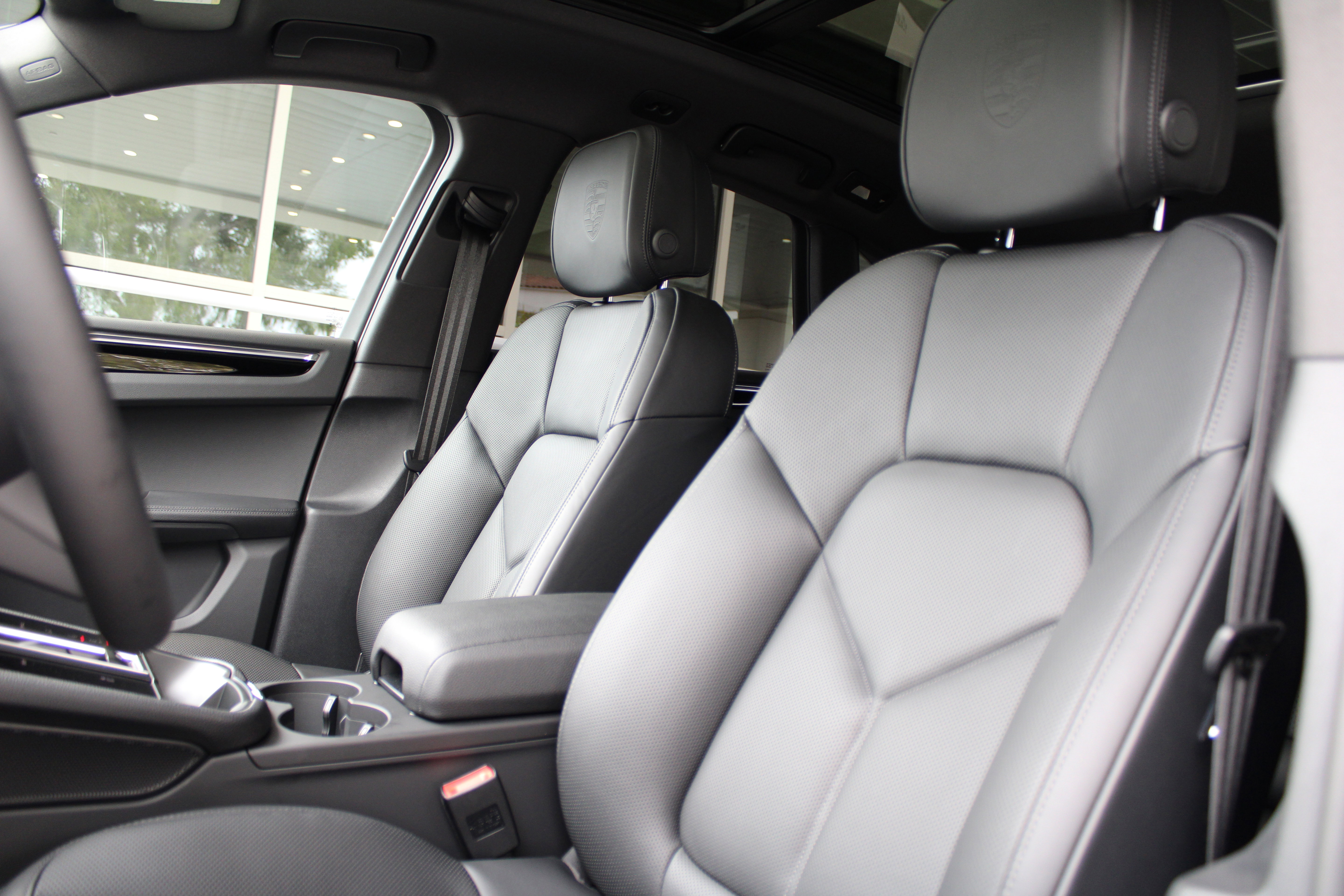 New 2025 Porsche Macan image 5
