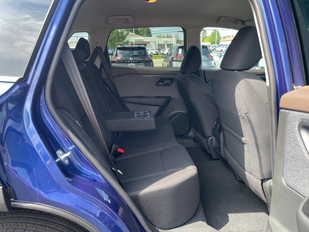 Used 2023 Nissan Rogue S AWD/4WD image 20