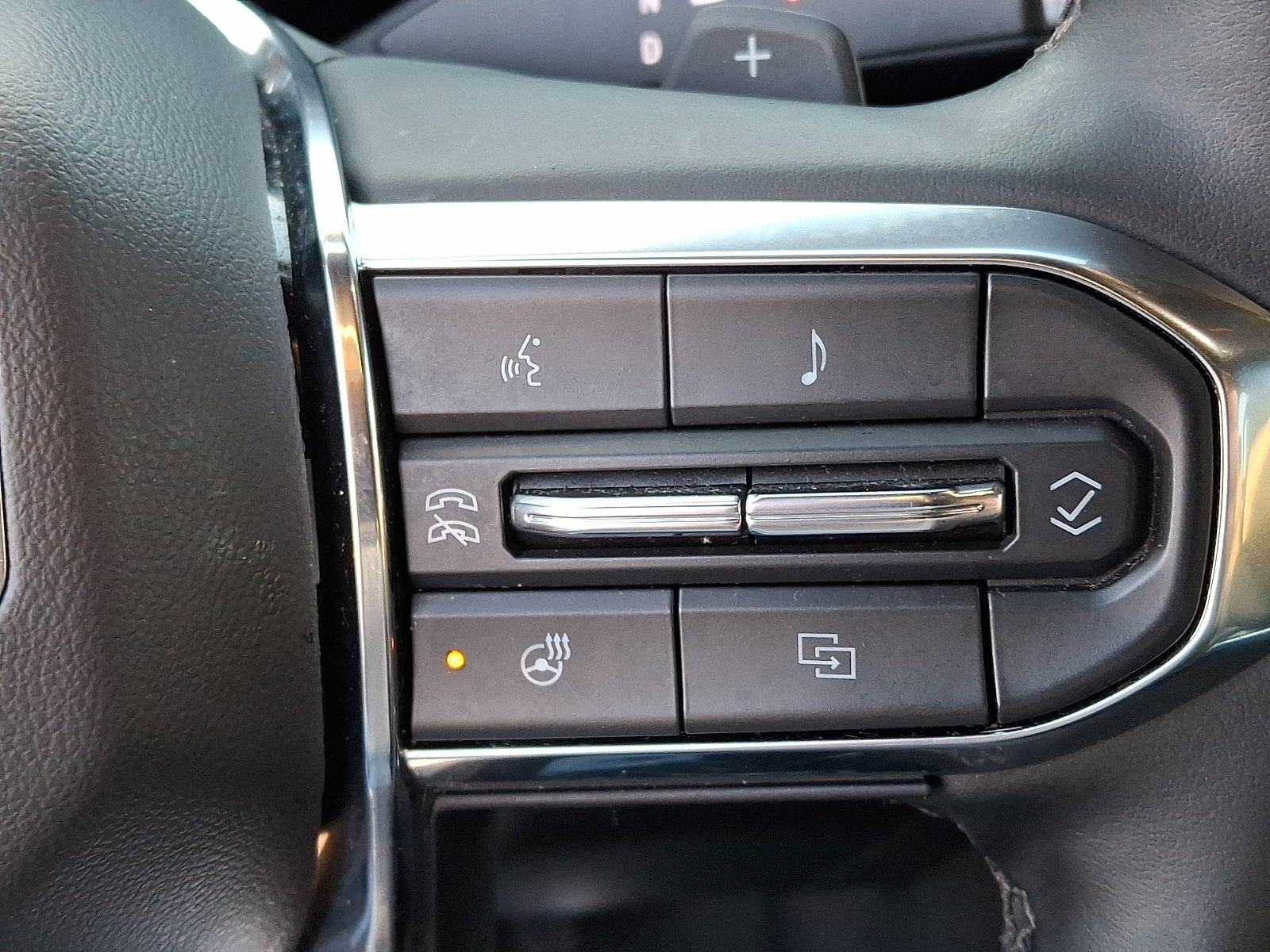 Certified 2025 GMC Yukon Denali image 23