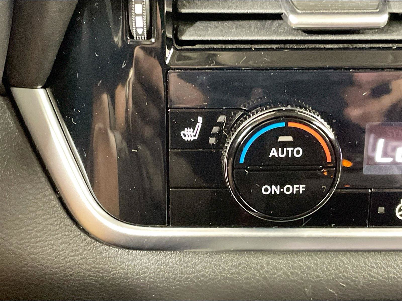 Used 2026 Nissan Rogue SL AWD/4WD image 16