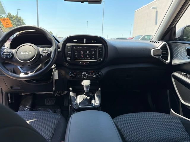 Certified 2025 Kia Soul LX w/ LX Technology Package FWD image 10