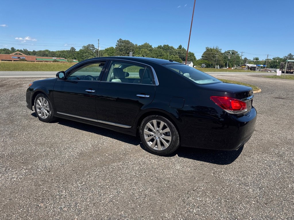 Used 2011 Toyota Avalon Limited FWD image 5