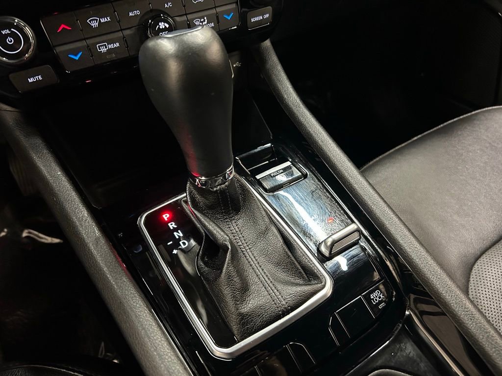 Used 2023 Jeep Compass Limited image 23