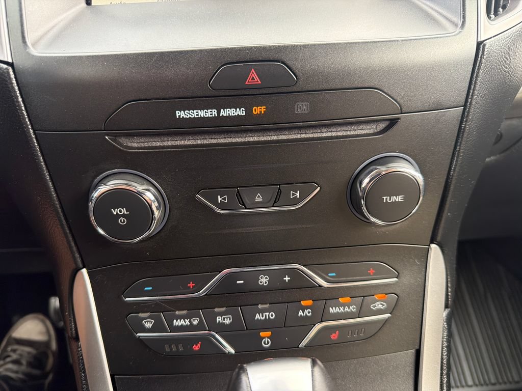 Used 2018 Ford Edge SEL w/ Equipment Group 201A AWD/4WD image 18