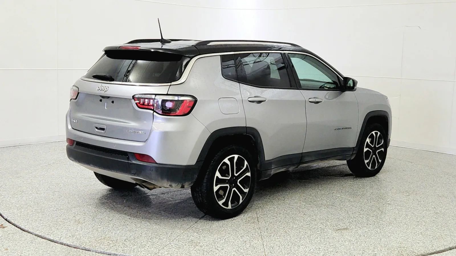 Used 2022 Jeep Compass Limited image 7