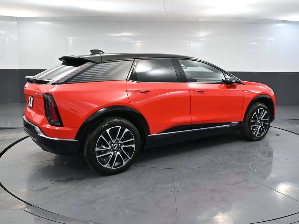 Used 2026 Cadillac Optiq Sport 1 w/ LPO, Floor Liner Package AWD/4WD image 6