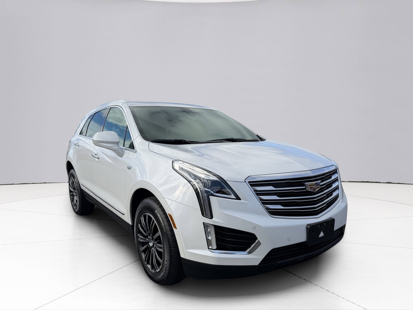 Used 2017 Cadillac XT5 Luxury w/ Driver Awareness Package image 16