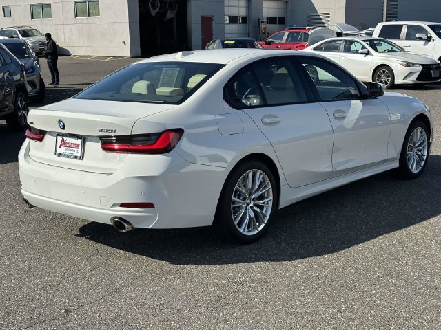 Used 2023 BMW 330i xDrive Sedan w/ Premium Package AWD/4WD image 7