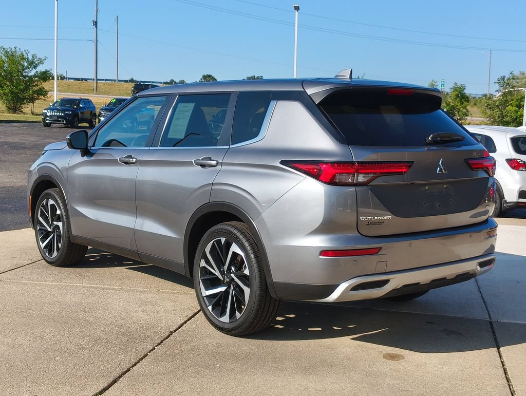 Used 2023 Mitsubishi Outlander SE AWD/4WD image 19