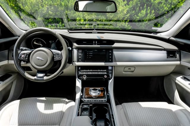 Used 2016 Jaguar XF Prestige RWD image 16