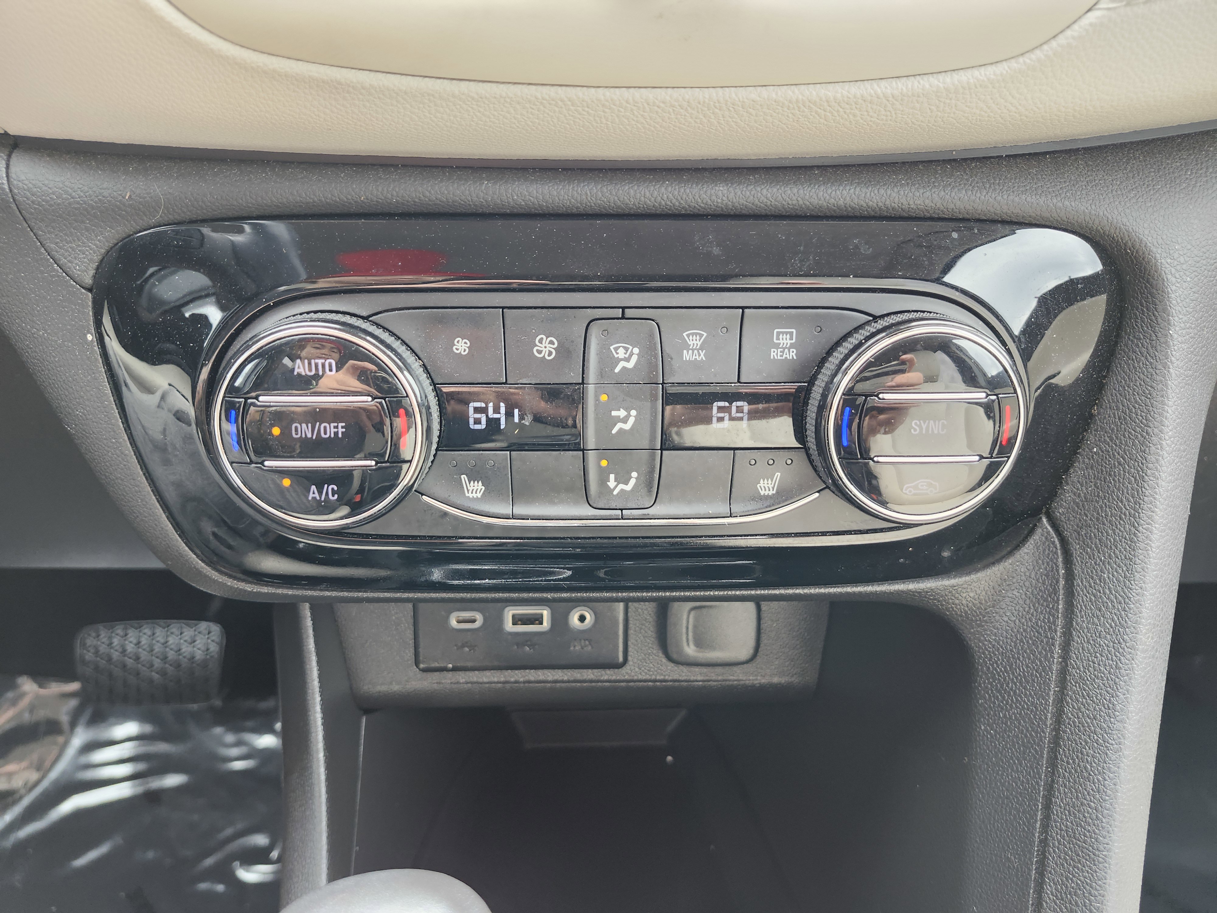 Used 2020 Buick Encore GX Select image 30