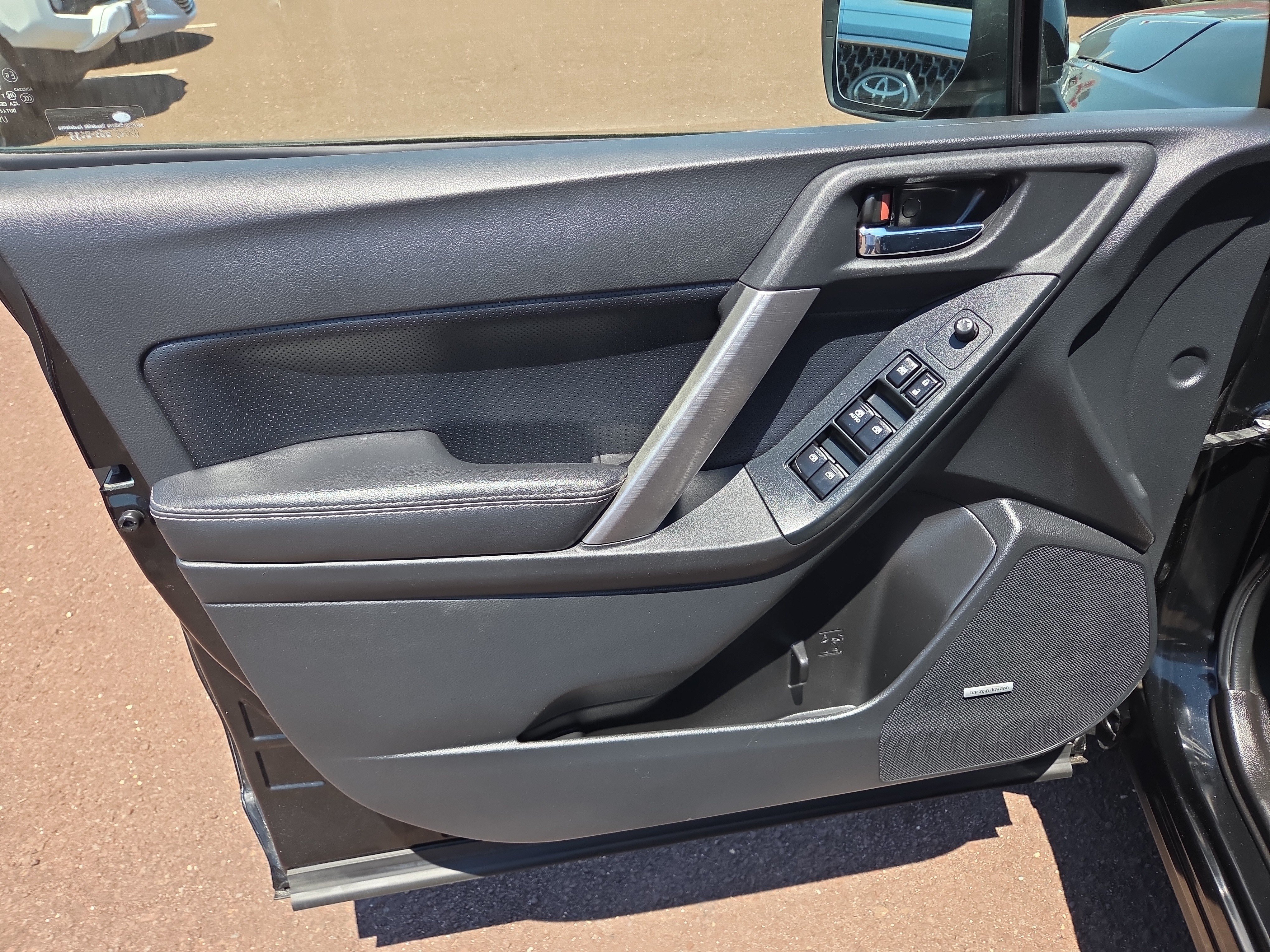 Used 2015 Subaru Forester 2.5i Touring AWD/4WD image 14