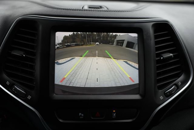 Used 2021 Jeep Cherokee Latitude Lux w/ Comfort/Convenience Group image 28