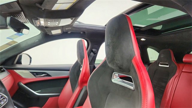 Used 2022 Jaguar F-PACE SVR image 33