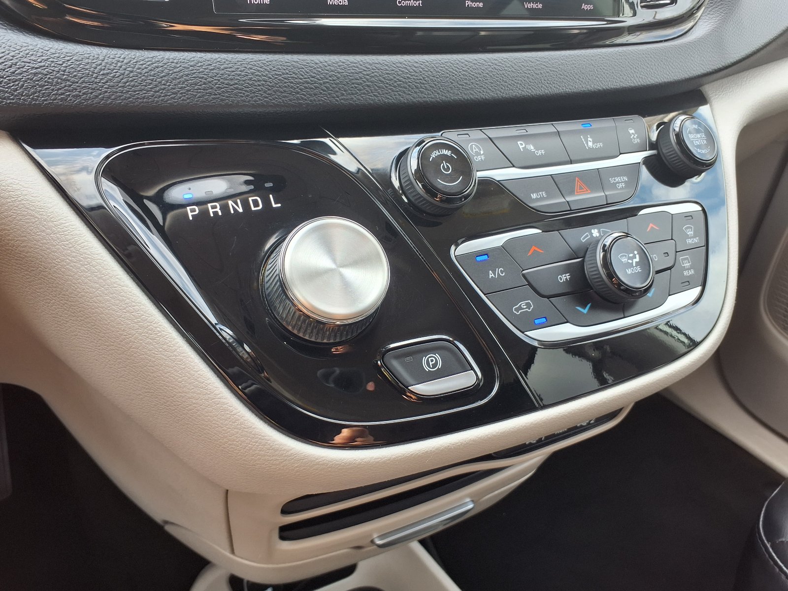 Used 2023 Chrysler Pacifica Touring-L FWD image 20
