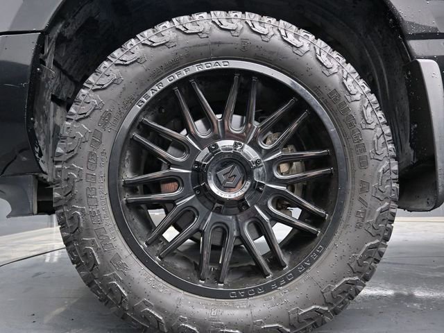 Used 2021 Nissan Titan SV w/ SV Convenience Package RWD image 30