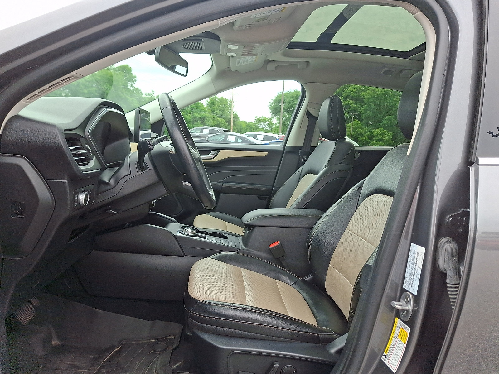 Used 2021 Ford Escape Titanium w/ Titanium Elite Package AWD/4WD image 13