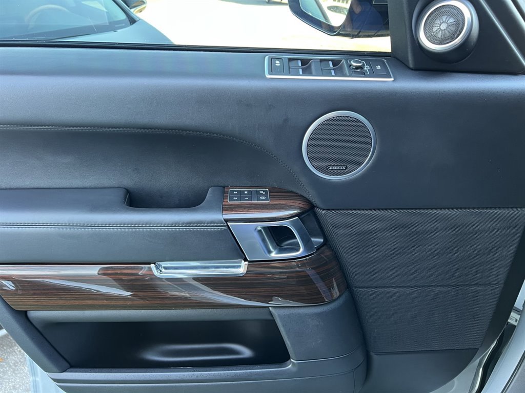 Used 2015 Land Rover Range Rover HSE image 29