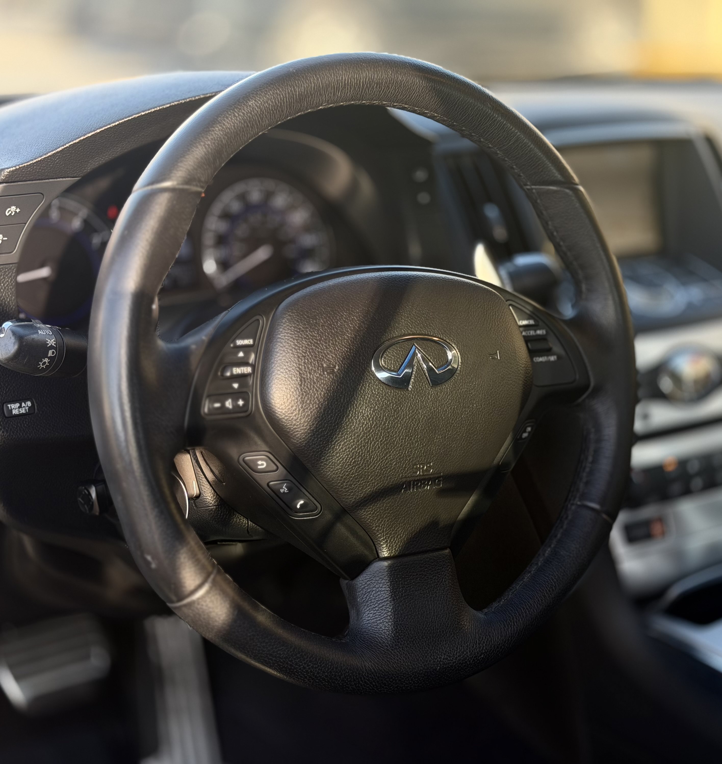 Used 2014 INFINITI Q60 Convertible w/ Premium Package RWD image 23