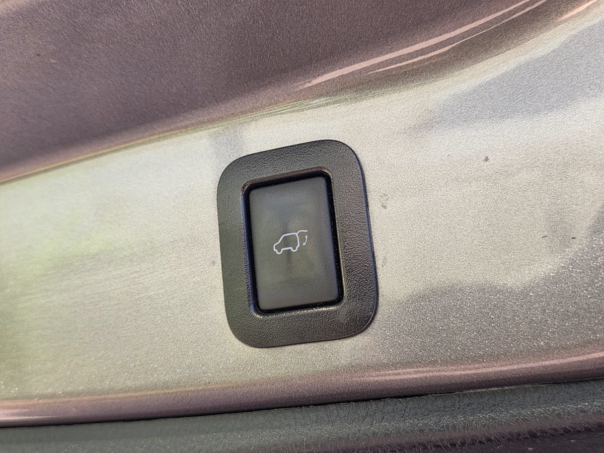 Used 2018 Toyota Highlander XLE FWD image 21