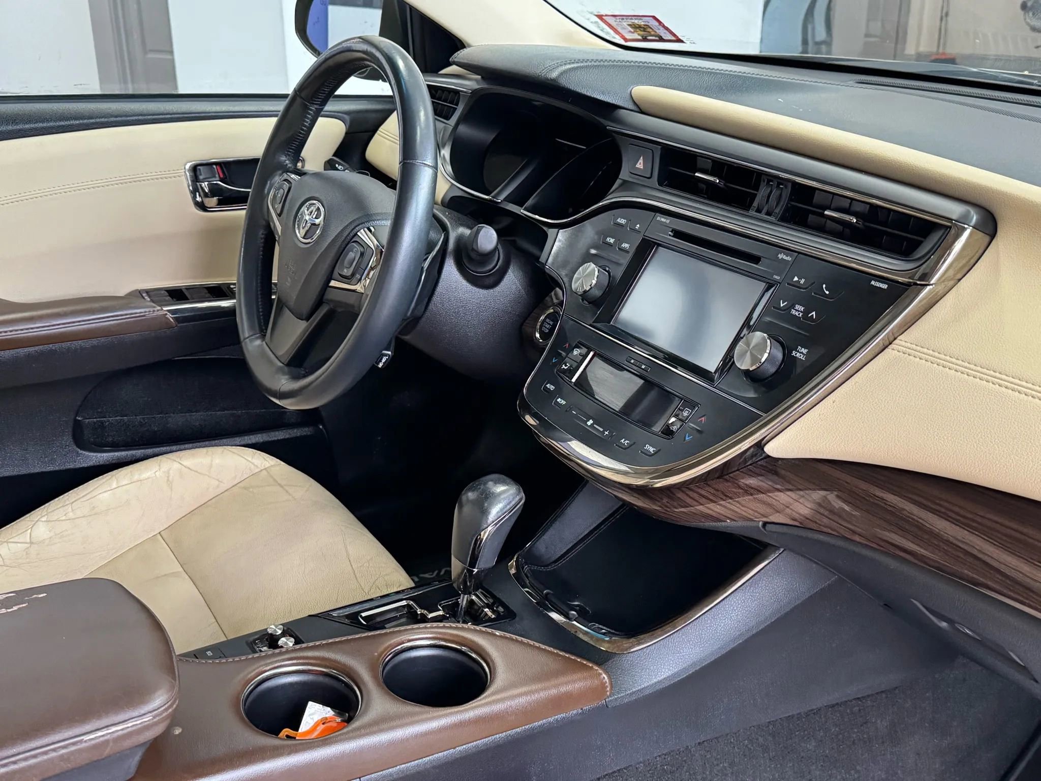 Used 2015 Toyota Avalon XLE image 22