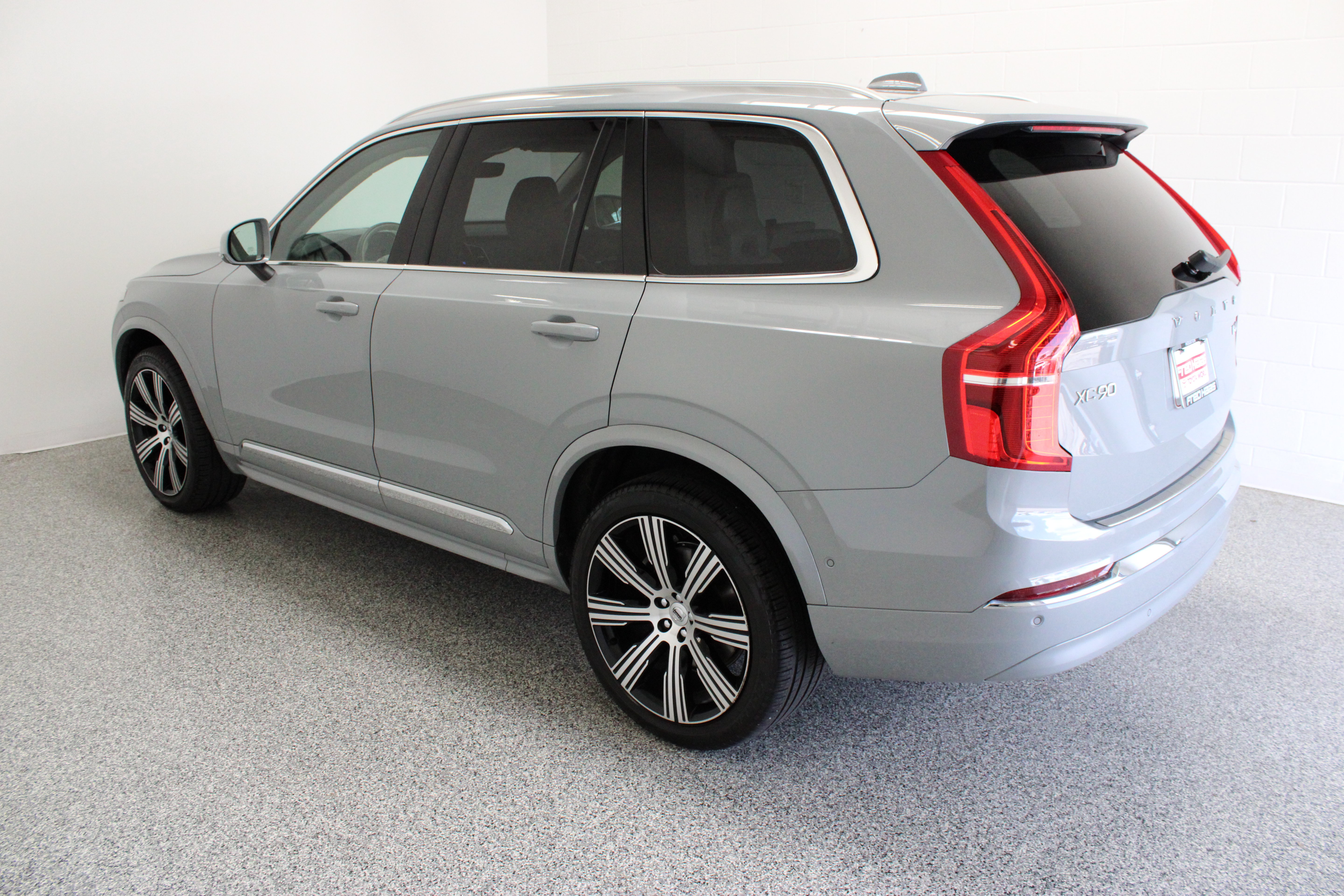 Used 2025 Volvo XC90 B6 Ultra w/ Protection Package Premier AWD/4WD image 9