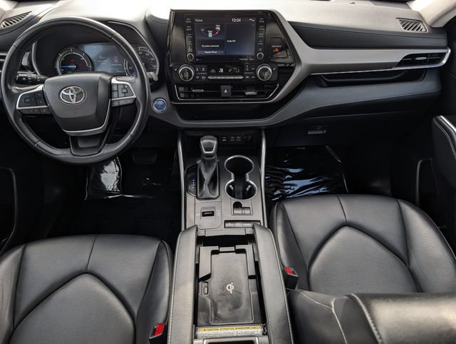 Used 2022 Toyota Highlander XLE AWD/4WD image 11