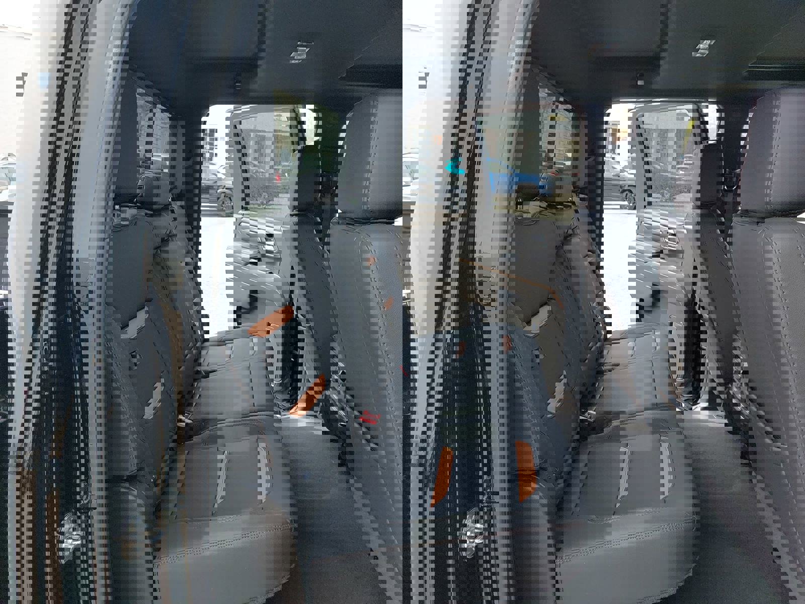 Used 2025 GMC Sierra 3500 AT4 w/ AT4 Premium Plus Package image 13