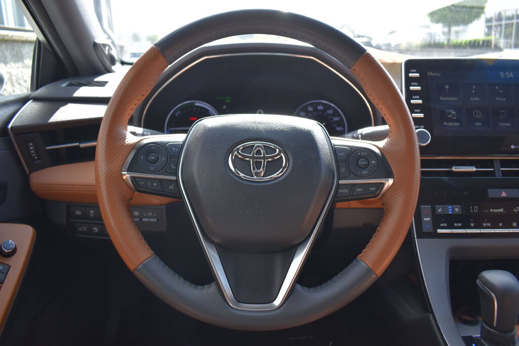 Certified 2019 Toyota Avalon Limited w/ Advanced Safety Package FWD image 9
