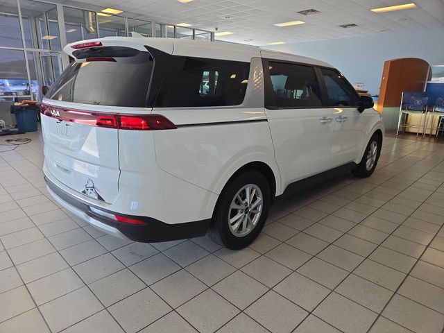 Used 2024 Kia Carnival LX FWD image 8